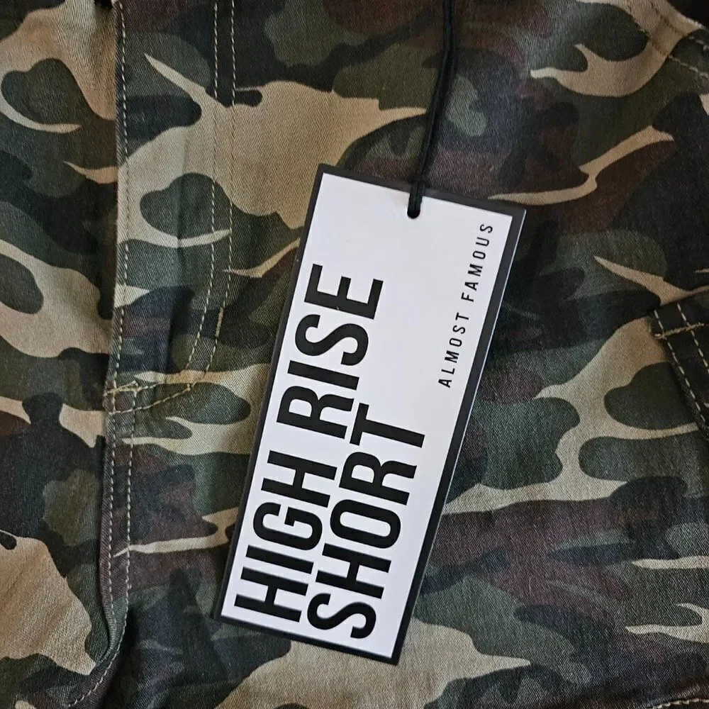 Forever 21 Women's Olive green High Rise Camouflage Print Cargo Shorts Size L
